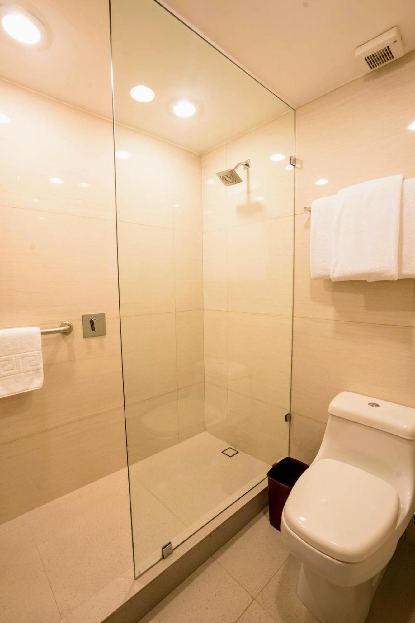 Villa familiar de 3 dormitorios con 2 camas extragrandes, 2 camas dobles y balcón - No fumadores