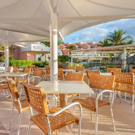 Wyndham Grand Cancun All Inclusive Resort & Villas-3